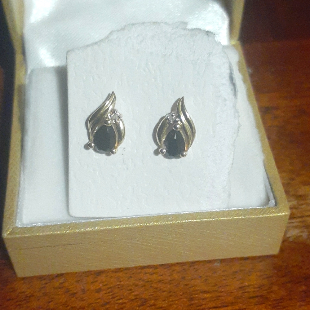 10k gold earrings with diamond and sapphire